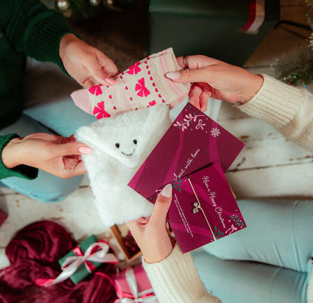 Christmas Cosy Gift Bundle for Her | Bracelet, Bamboo Socks, Hugsy & Postcard - letterboxlove